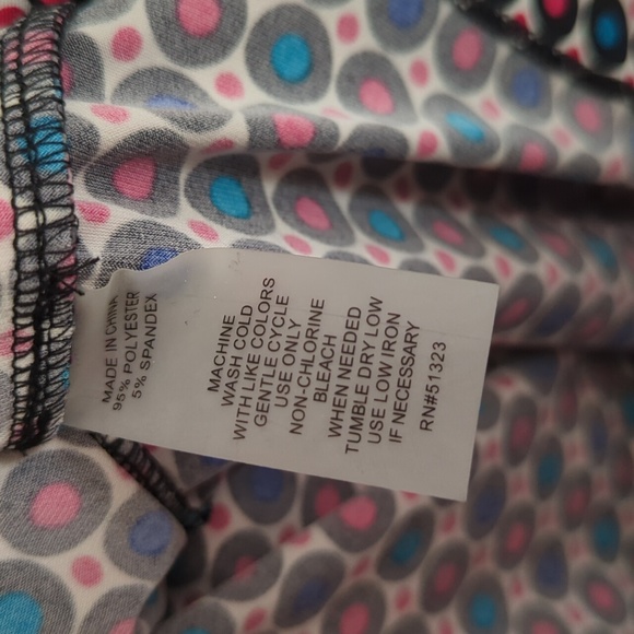 Fun Patterned Sleeveless Lightweight Dress Shirt with Ruche Detail on One Side - Picture 3 of 5